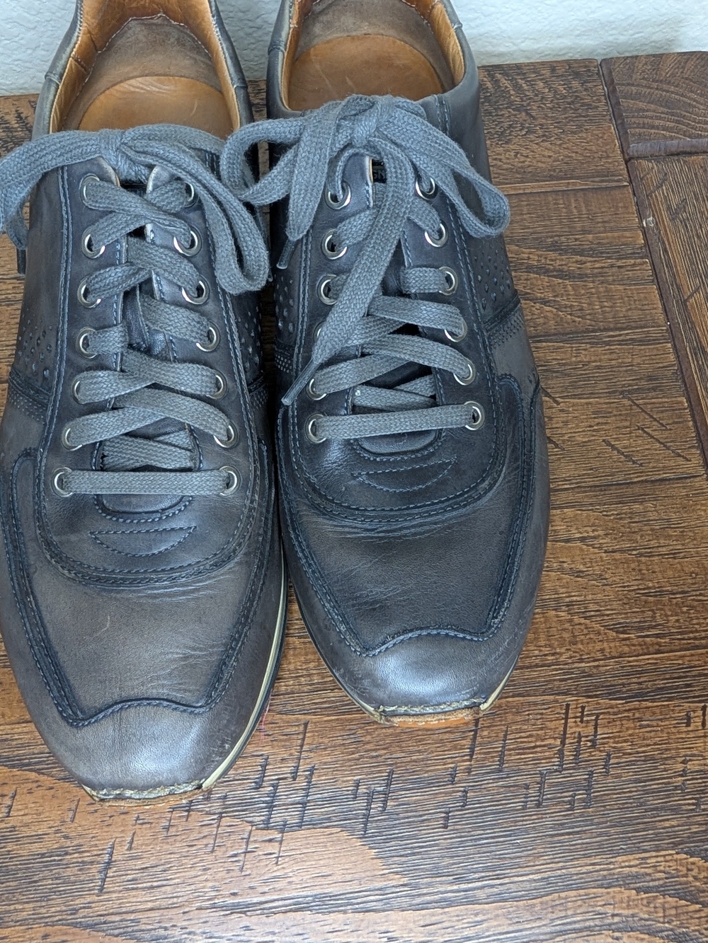 Magnanni Men's Gray Leather Lace-Up Sneakers